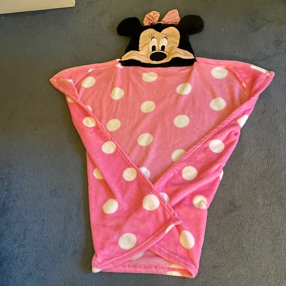 Girls Minnie Mouse Hoodie Towel NWOT